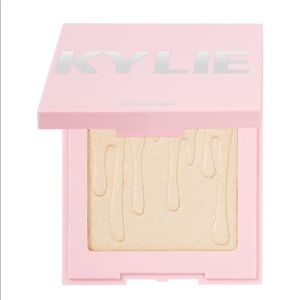 Kylie Cosmetics Pressed Illuminating Powder